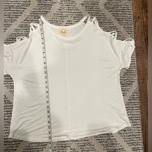 Fantastic Fawn boho western rodeo cut out shoulder sleeves top - Picture 5 of 8